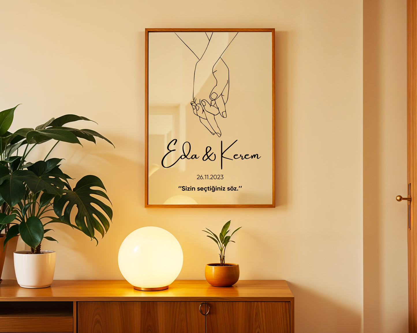 Kişiye Özel Poster – İsim, Tarih ve Sözlü Minimal Çift Çizimi – Baskılı & Çerçeveli Duvar Dekoru