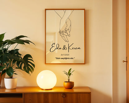 Kişiye Özel Poster – İsim, Tarih ve Sözlü Minimal Çift Çizimi – Baskılı & Çerçeveli Duvar Dekoru