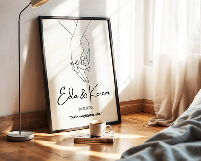 Kişiye Özel Poster – İsim, Tarih ve Sözlü Minimal Çift Çizimi – Baskılı & Çerçeveli Duvar Dekoru